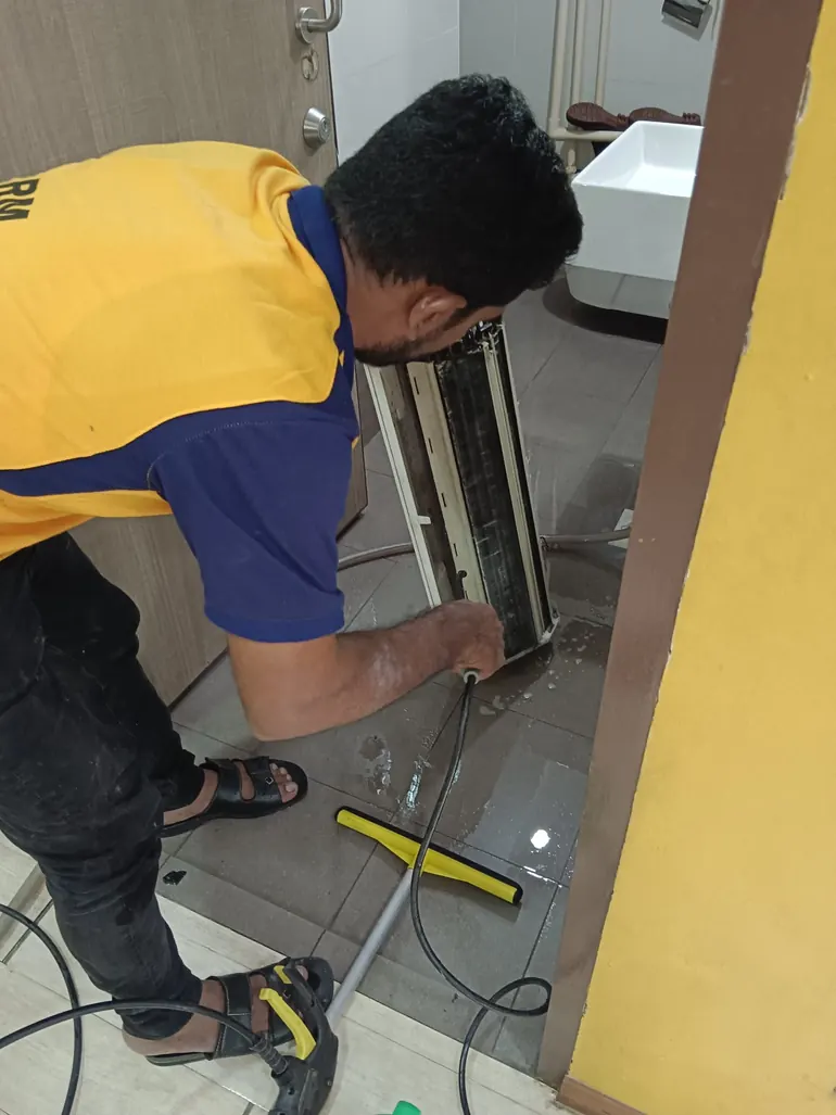 Aircon chemical overhaul service in Singapore